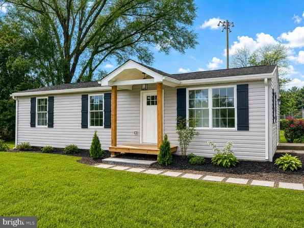 5873 Cardinal St, Mount Jackson, VA 22842