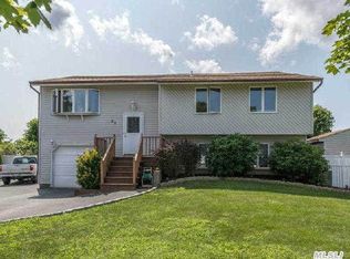 52 Drake Ave, Bellport, NY 11713
