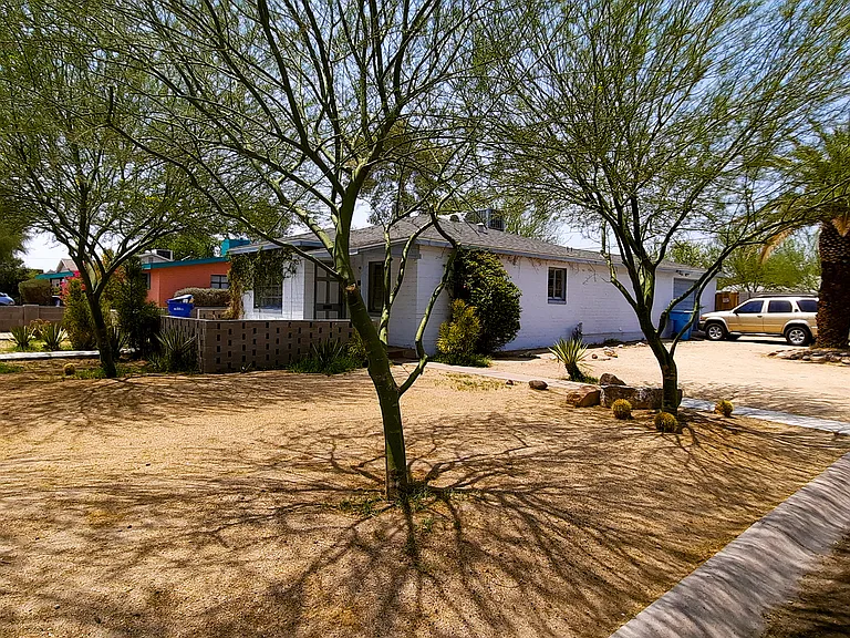 1804 W Roma Ave — Photo 10