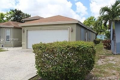 4th image of 909 NW 3rd Ave
