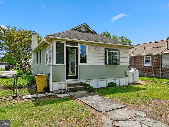 4th image of 302 Linden Ave