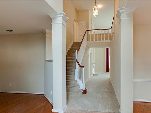 3rd image of 8704 Cedarview Ct