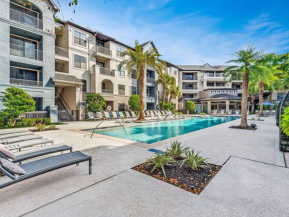 3rd image of 7550 Kirby Dr APT 811