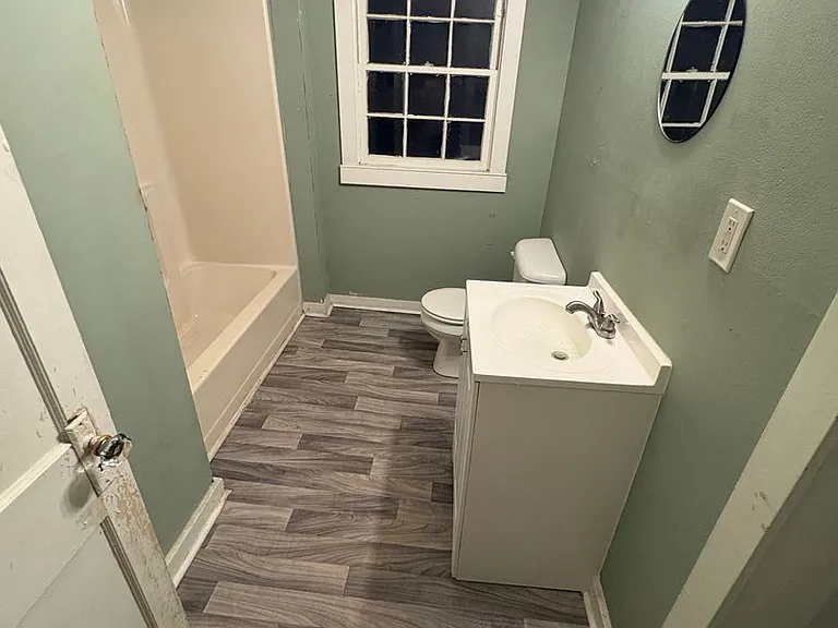901 N Park St — Photo 10