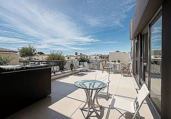 4th image of 1074 Putnam Ave #5B