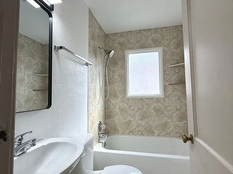 805 Dakota St — Photo 7