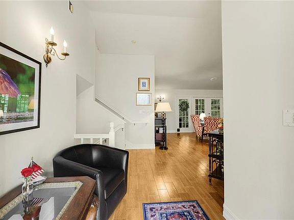 5th image of 494 Chatham CIR