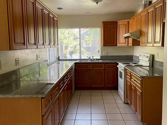 3rd image of 851 Windwood Dr