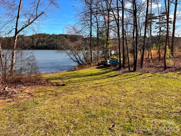 1760 Waters Edge Dr #50, Granite Falls, NC 28630