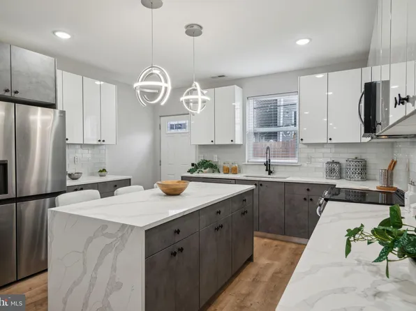 2222 Manton St, Philadelphia, PA 19146