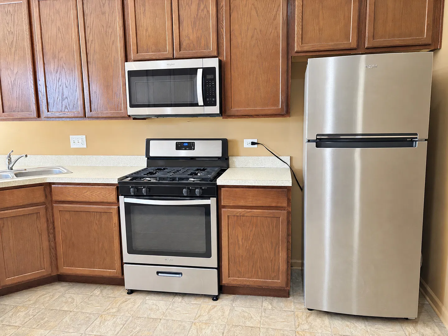 2 bed, 1.5 bath, 1310 sqft, $2,195 — Photo 3