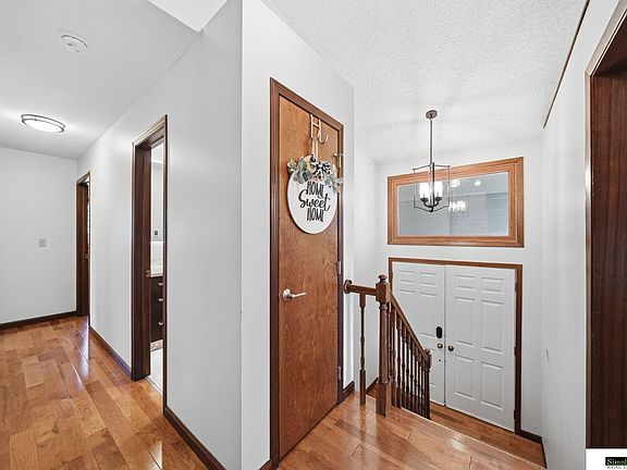 3rd image of 4845 Cresthaven Dr
