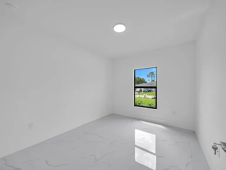 Unit Photo