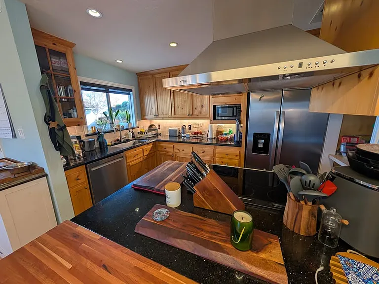 3235 Los Prados St — Photo 7