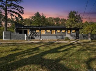 23463 Berg Rd, Southfield, MI 48033