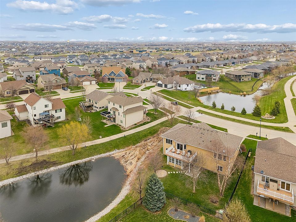 1st image of 420 NE Cardinal Ln