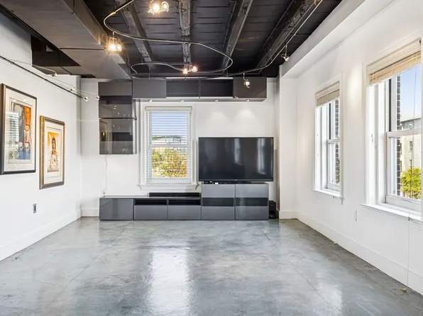 329 E Colorado Blvd #305, Dallas, TX 75208