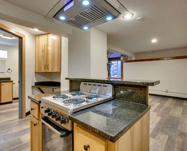 Studio, 1.0 bath, 475 sqft, $1,050 — Photo 3