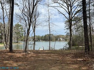 12 Old Fairport Rd, Reedville, VA 22539