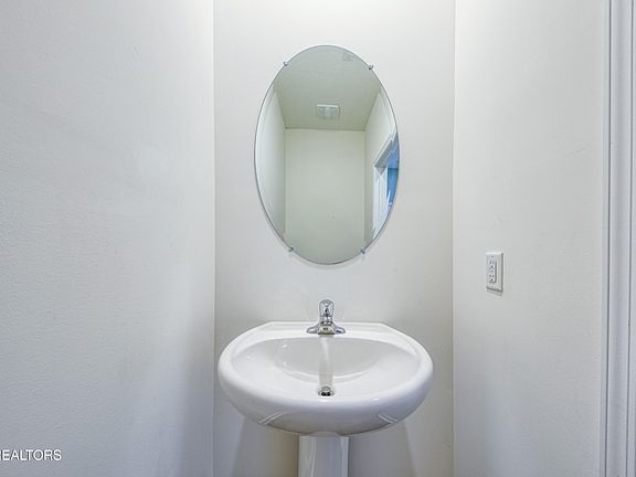 4th image of 136 Ibis Loop