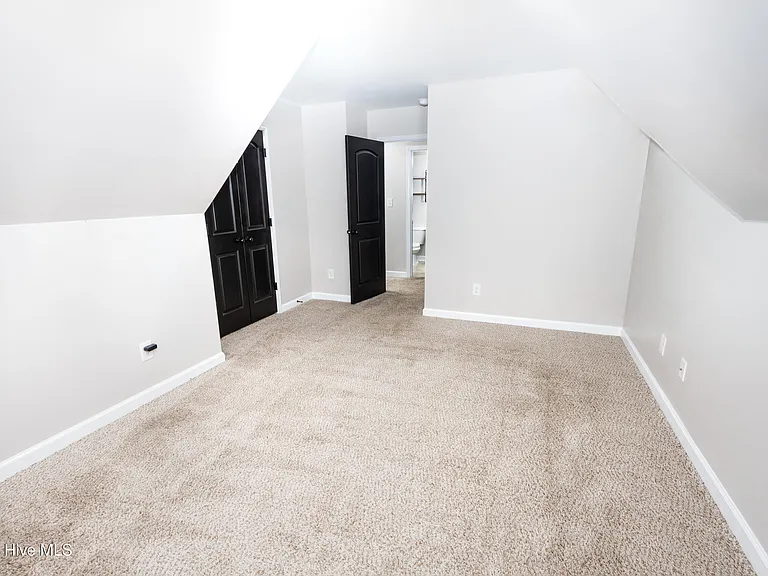 204 Gillcrest Ct — Photo 23
