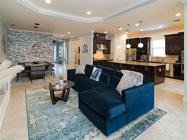 3 bed, 3.0 bath, 2275 sqft, $12,500 — Photo 3