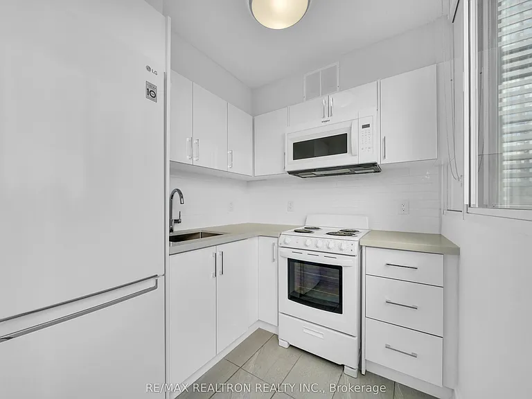 33 Isabella St #2505 — Photo 5