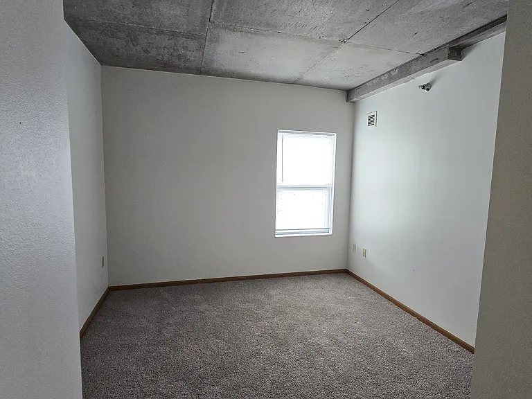 University Dale Apartments — Photo 17