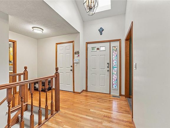 4th image of 419 NW Timberbrooke Dr