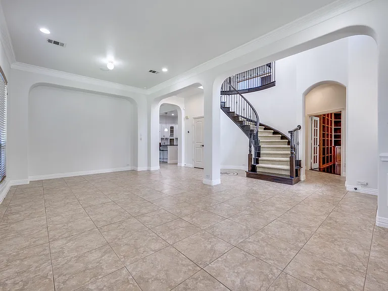 2043 Loma Alta Dr — Photo 10