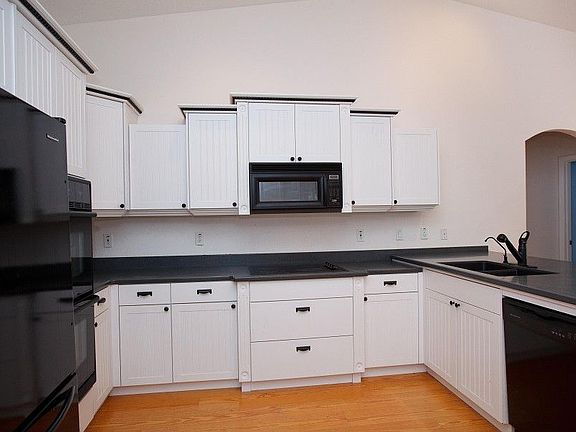 5th image of 210 W Canal Dr