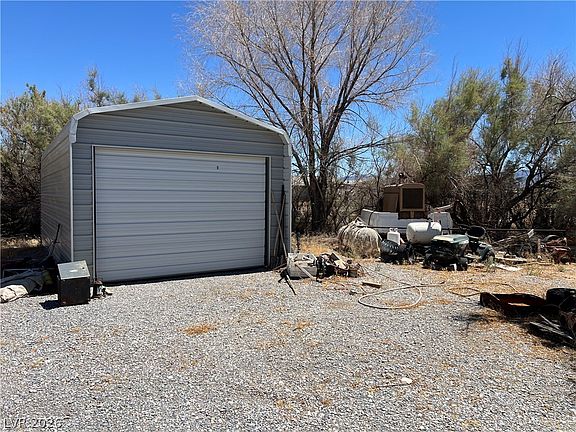3rd image of 2831 Rita Dr