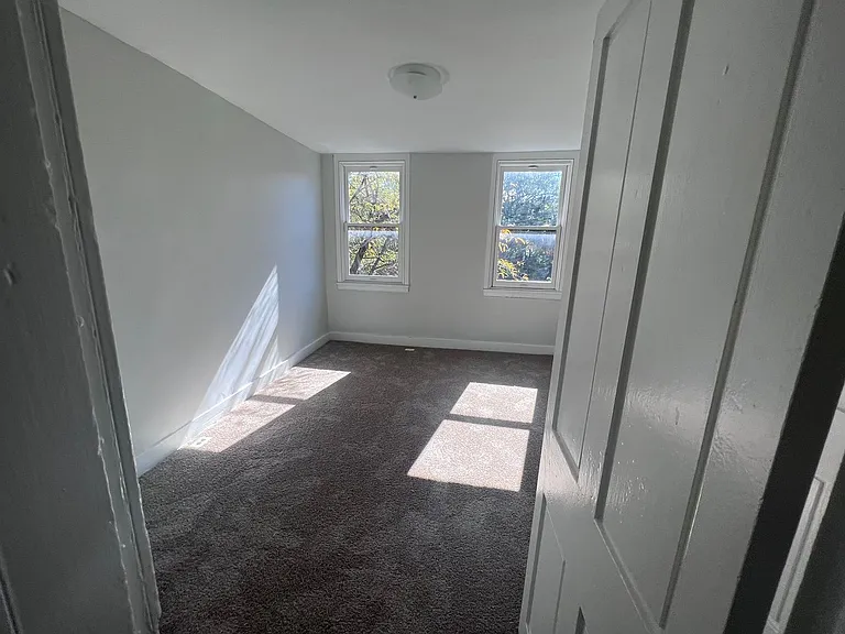 2104 Bank St — Photo 17