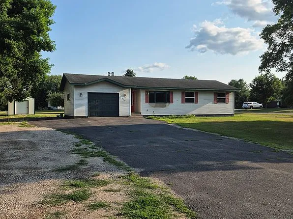 515 9th St SW, Braham, MN 55006