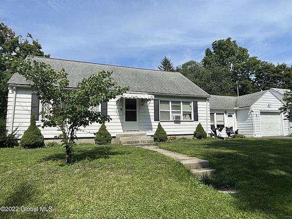 4th image of 24 Horton Ave