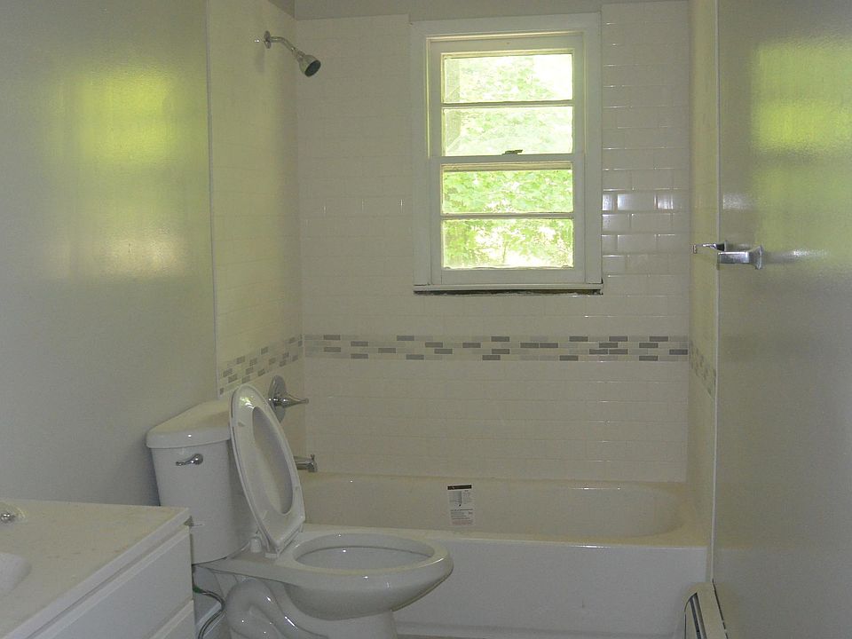 2nd image of 256 W Clarkstown Rd