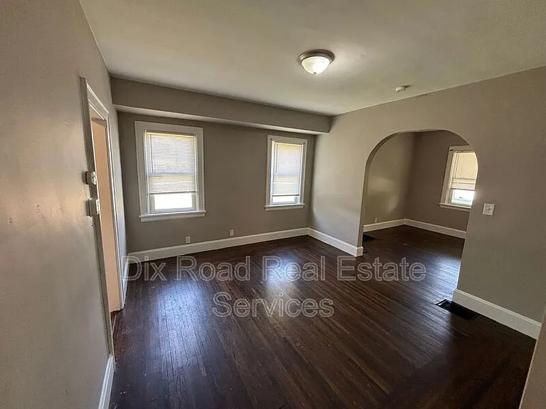 3701 Iona Ave — Photo 12