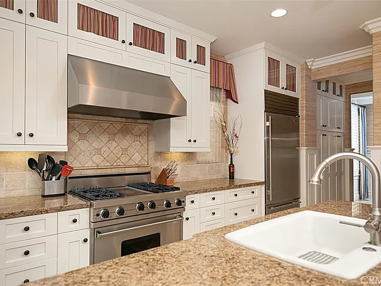 208 E Balboa Blvd — Photo 19