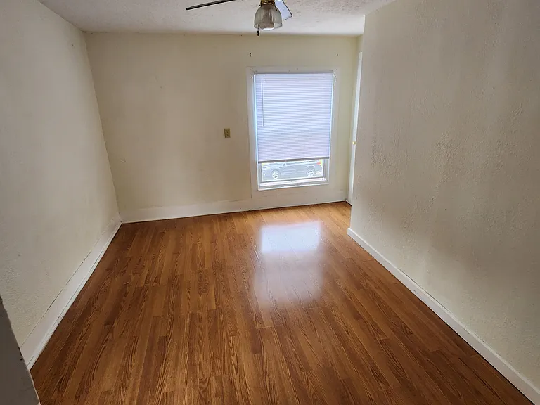 210 Grove St NW #B — Photo 8