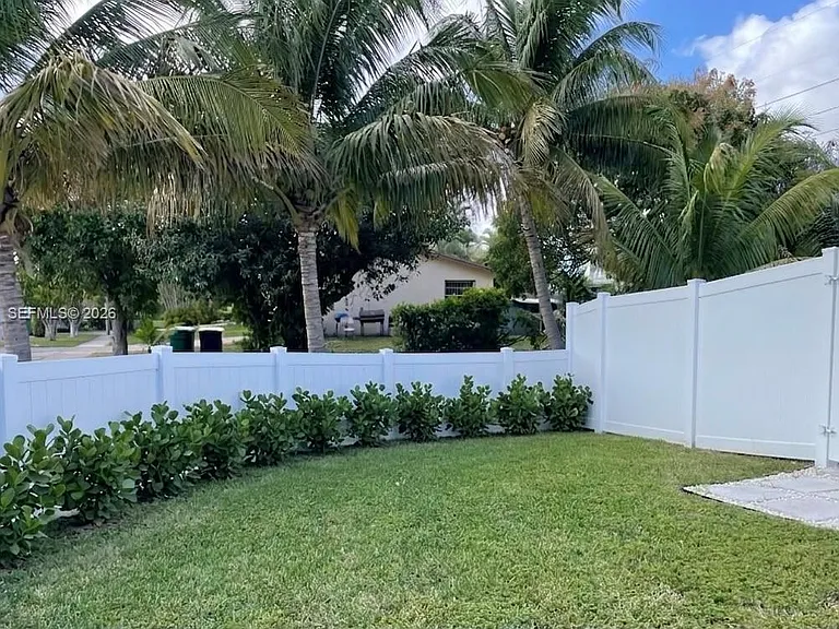 1370 NW 3rd St — Photo 25