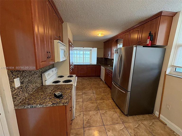 1075 NE Miami Gardens Dr #211 — Photo 5