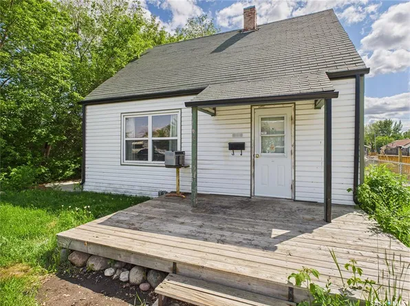 619 7th STREET E, Prince Albert, SK S6V 0S7