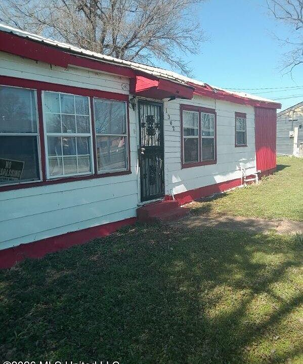 1st image of 1302 Camponovo St