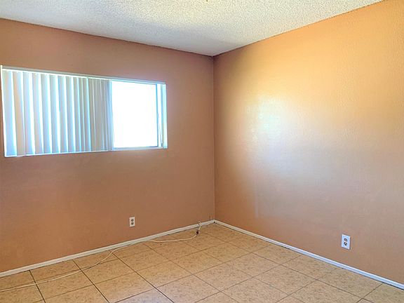 4th image of 600 E 5th St APT 11