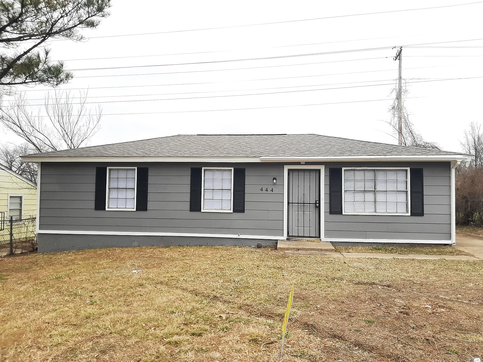 3 bed, 950 sqft, $1,095 — Photo 1