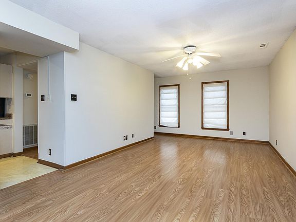 3rd image of 5 Parkridge Ct