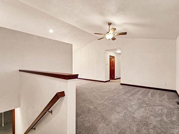 5th image of 522 Rustic Ridge Dr