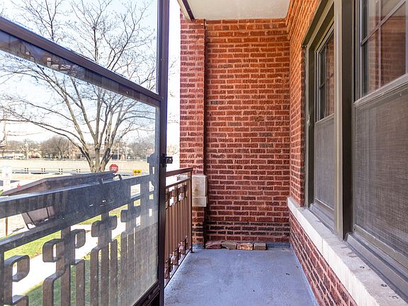 5th image of 924 Wesley Ave APT 1