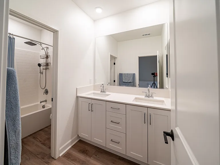 828 Mateo St #4 — Photo 13
