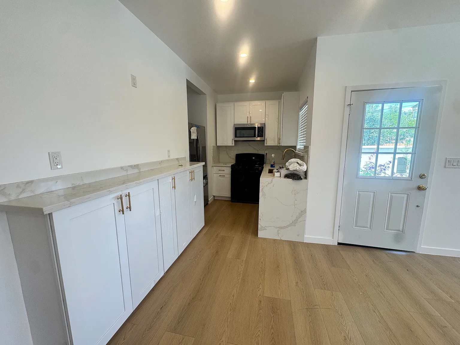 2 bed, 737 sqft, $4,000 — Photo 4